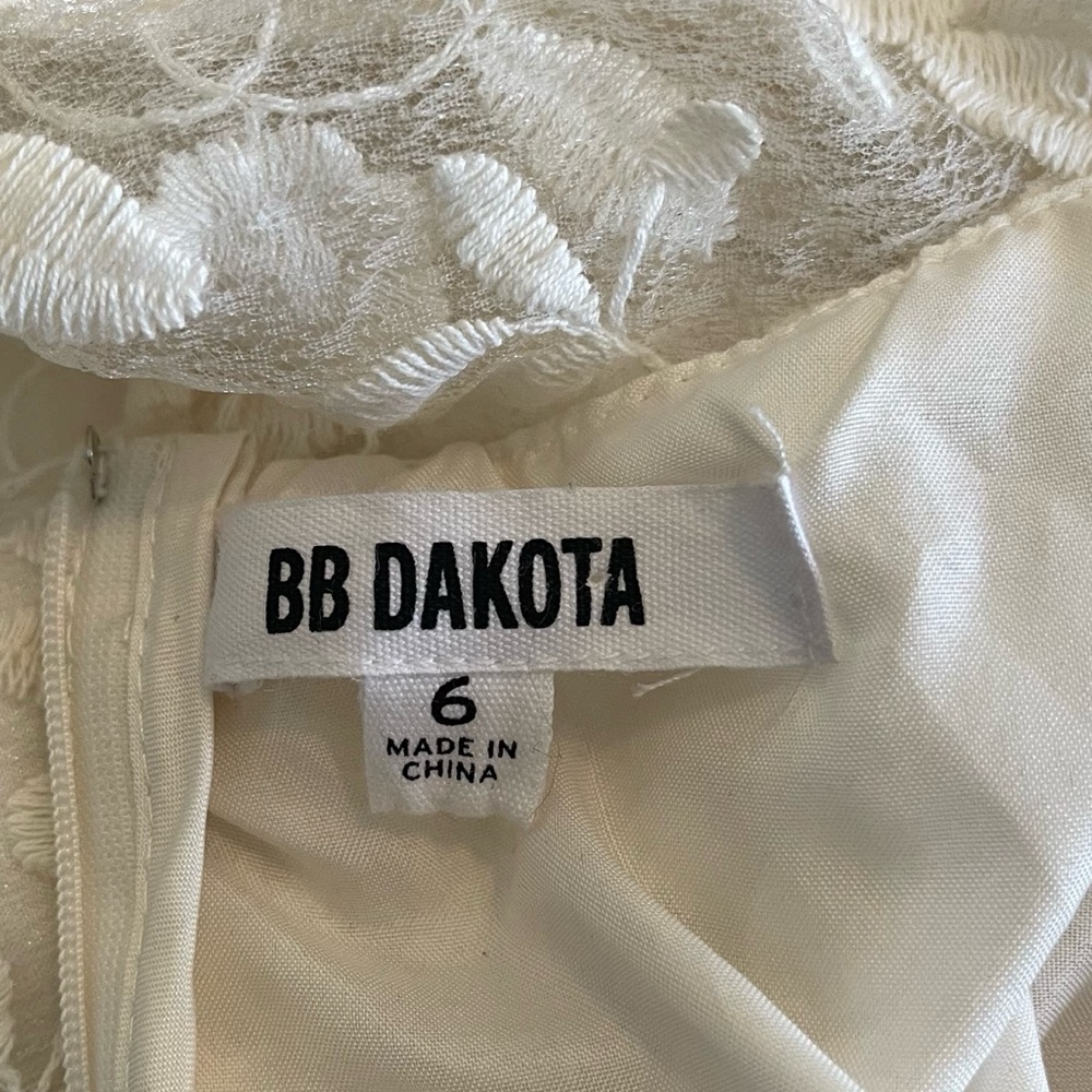 ❤️ BB Dakota ‘Harlow’ Ivory Embroidered Ruffle Wrap Dress - Picture 10 of 13